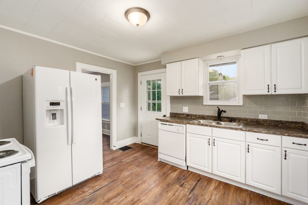Tim and Katie Have Done It Again 9 Kitchen 1573 Zettler Rd 038